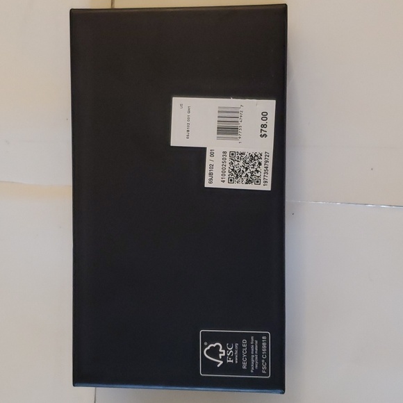 New in box authentic women's Tommy Hilfiger leather wallet - Picture 2 of 15